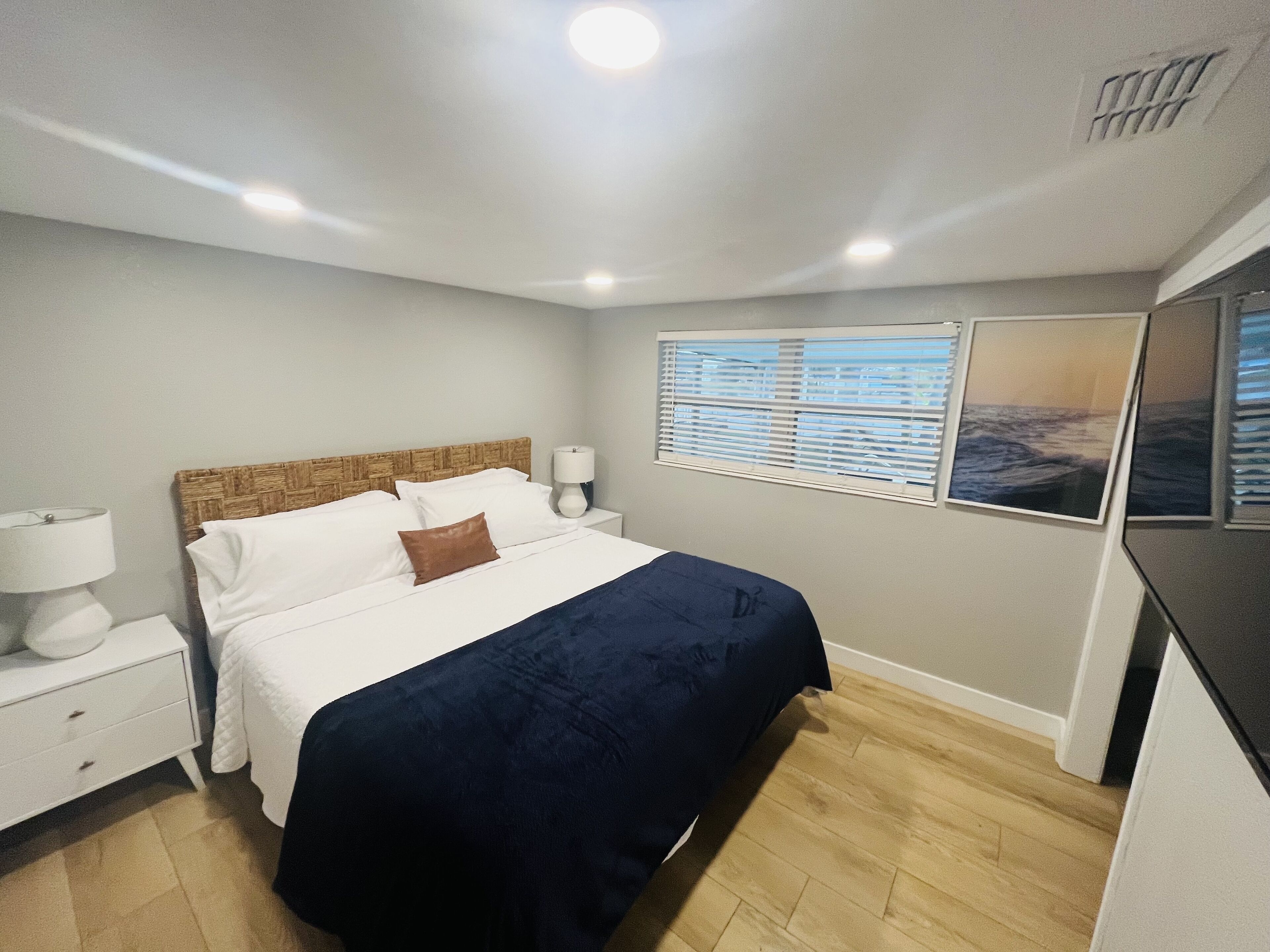 2 bedrooms, desk, iron/ironing board, WiFi