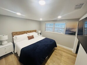 2 bedrooms, desk, iron/ironing board, WiFi