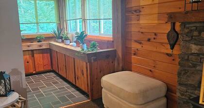 J&D Hand Crafted Cabin