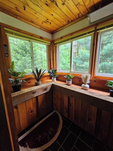 J&D Hand Crafted Cabin