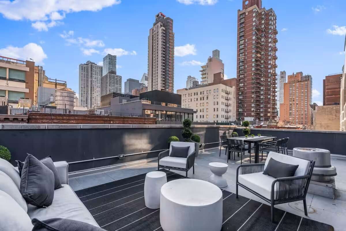 3BR Penthouse Suite with Massive Private Rooftop