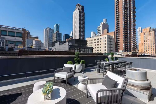 3BR Penthouse Suite with Massive Private Rooftop