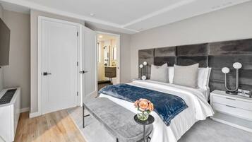 3 bedrooms, desk, iron/ironing board, travel crib