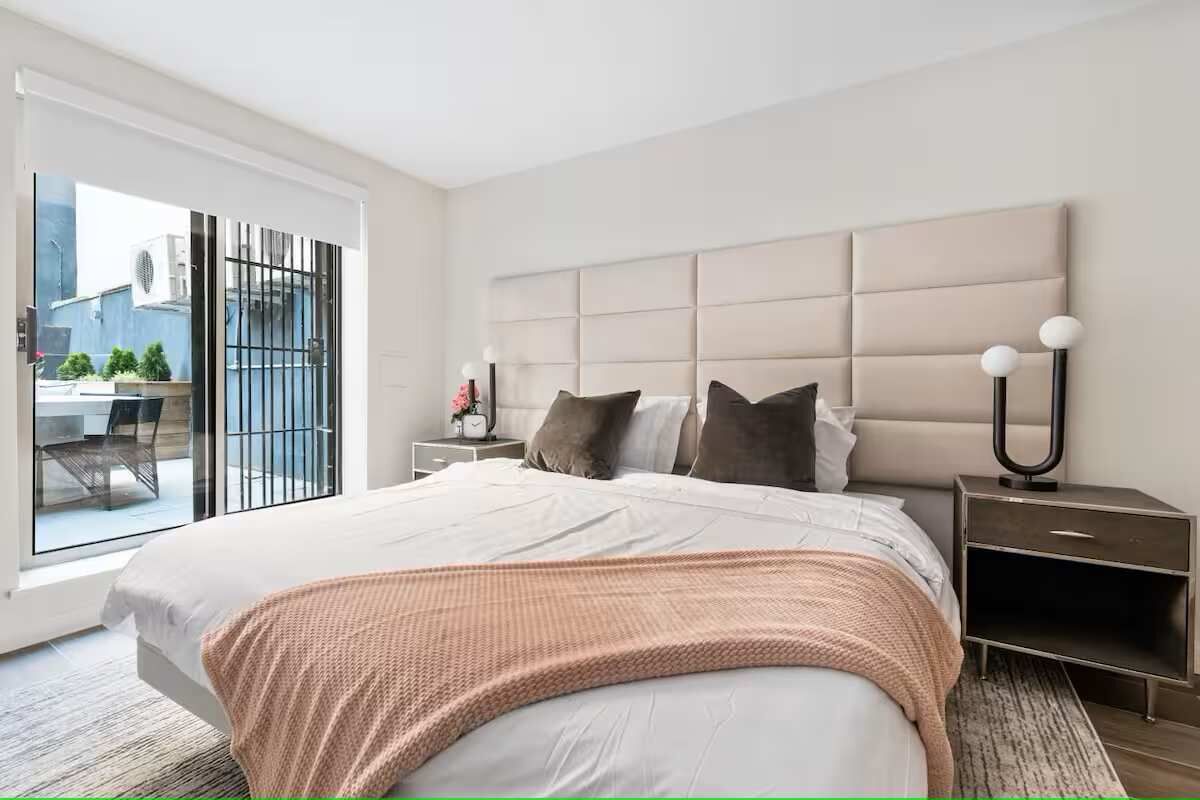 3 chambres, bureau, fer et planche à repasser, lit parapluie