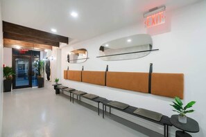 Interior - Top Notch 2BR & 2BA Suite Minutes to Central Park (New York)