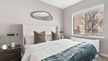 2 Schlafzimmer, Schreibtisch, Bügeleisen/Bügelbrett, Reisekinderbett
