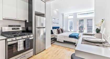 Spacious Studio with Charming Juliet Balcony