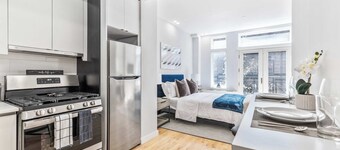 Spacious Studio with Charming Juliet Balcony