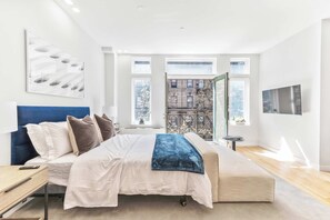 1 Schlafzimmer, Schreibtisch, Bügeleisen/Bügelbrett, Reisekinderbett