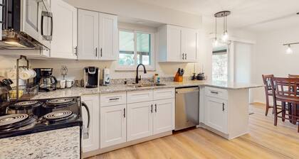 Snowbird-friendly home with open layout, enclosed yard, smart TV, AC, & W/D