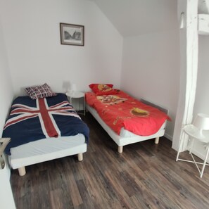3 chambres, fer et planche à repasser, lit parapluie, Wi-Fi gratuit