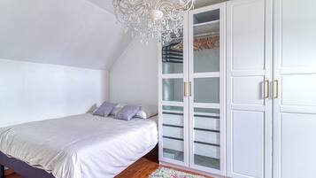 3 slaapkamers, een strijkplank/strijkijzer, gratis wifi, beddengoed