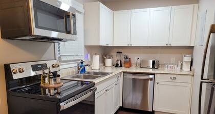 Sleeps 6 - Centrally Located to MCRD PI & Downtown!