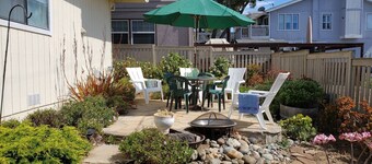 Enjoy Big Views on Lodge Hill in Cambria! Great location and Pet-Friendly!
