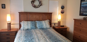 2 slaapkamers, een strijkplank/strijkijzer, gratis wifi, beddengoed