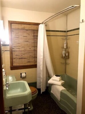 Hair dryer, towels, soap, shampoo - Mid-Century Getaway (Fairbanks)