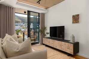 TV, computer monitors - Sea Point Bliss With A Lion's Head View l Pool (Cape Town)