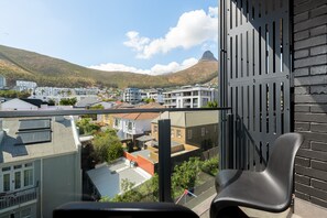 Property grounds - Sea Point Bliss With A Lion's Head View l Pool (Cape Town)