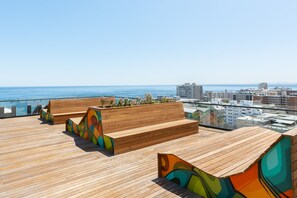 Property grounds - Sea Point Bliss With A Lion's Head View l Pool (Cape Town)