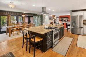 Fridge, microwave, oven, stovetop - The Grand 5K! Near Ocean, Airpt (Burien)