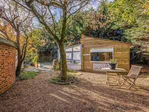 Outdoor dining - Delightful Studio in West Ashling - Pass the Keys (Chichester)
