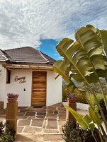 Luxury Villa | Hypo-allergenic bedding, individually decorated, free WiFi, bed sheets