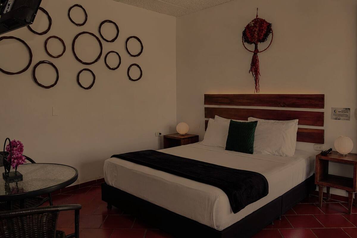 Traditional Double Room | Hypo-allergenic bedding, individually decorated, free WiFi, bed sheets