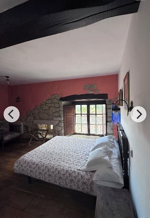 Comfort Room, 3 Bedrooms, Mountain View | Individually decorated, individually furnished, desk, laptop workspace