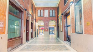 Interior - Piazza Grande - One Bedroom Apartment, Sleeps 3 (Bologna)