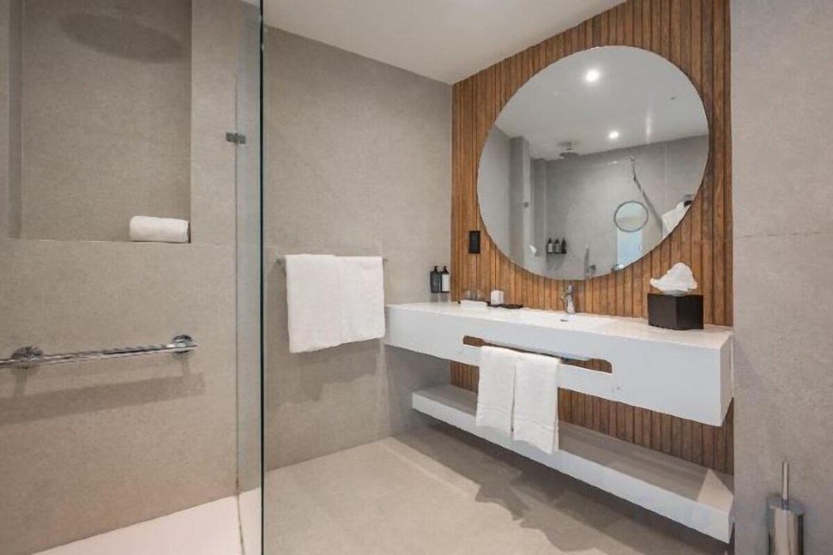 Bathroom | Rainfall showerhead, free toiletries, hair dryer, bathrobes