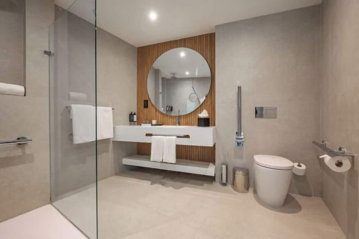 Rainfall showerhead, free toiletries, hair dryer, bathrobes