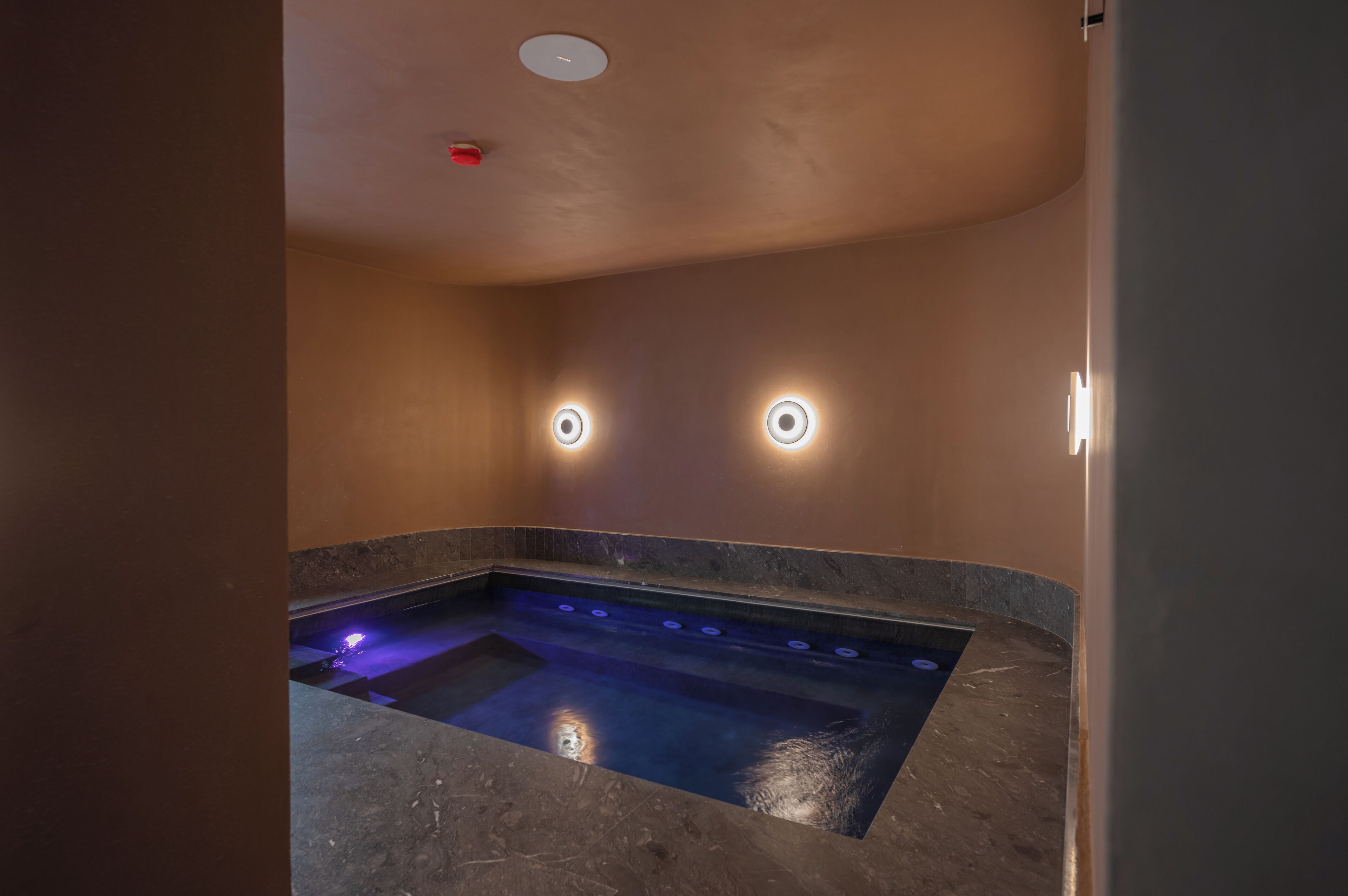 Körperbehandlungen, Ganzkörperwickelbehandlung, Körperpeelings