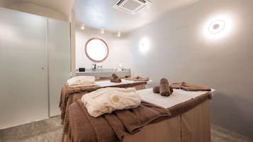 Body treatments, body wraps, body scrubs, facials, 2 treatment rooms