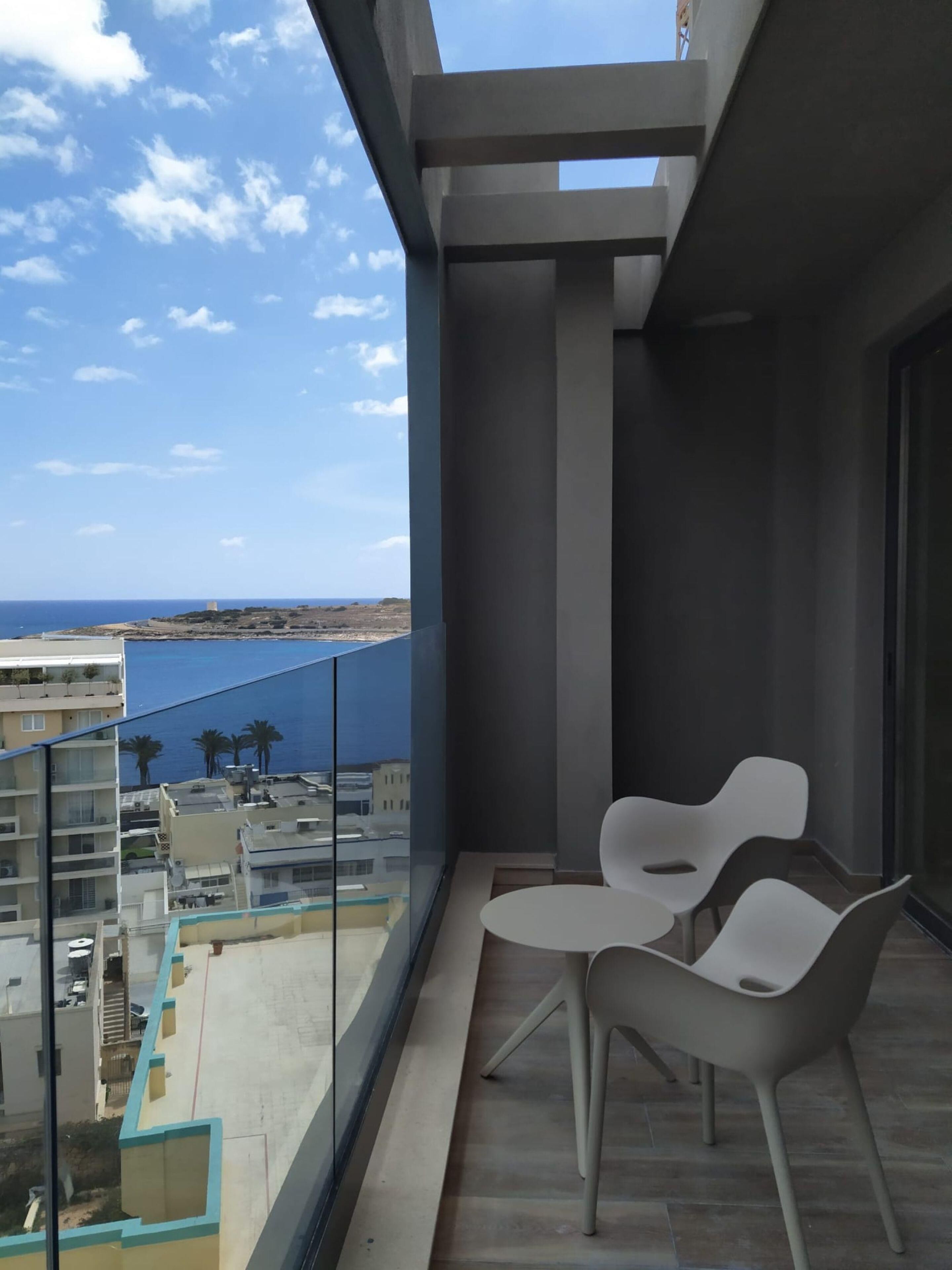 Suite Junior, 1 Tempat Tidur King, balkon, pemandangan laut terbatas (with Sofabed)