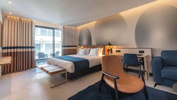 Suite – junior, 1 kingsize-seng, balkong, delvis sjøutsikt (with Sofabed)