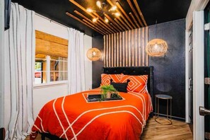 1 bedroom, iron/ironing board, free WiFi, bed sheets - Compass SOUTH! A Boho Bungalow • Fast Wi-Fi • A/C (Mi-Wuk Village)