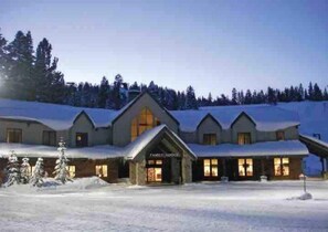 Exterior - Compass WEST! A Boho Bungalow • Fast Wi-Fi • A/C (Mi-Wuk Village)