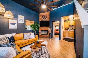 Smart TV, fireplace