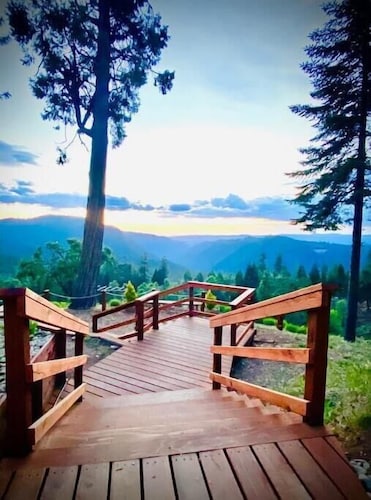 Compass EAST! A Boho Bungalow • Fast Wi-Fi • A/C