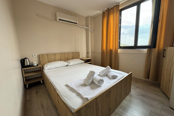 Comfort Double Room | Premium bedding, desk, iron/ironing board, WiFi (free)