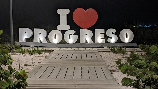 A sign with the words "I love PROGRESO" illuminated at night. - Beautiful Casa De Rose (Progreso)