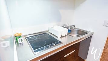 Fridge, microwave, stovetop, cookware/dishes/utensils