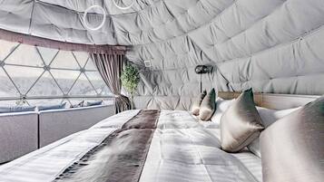 4 bedrooms, desk, iron/ironing board, free WiFi