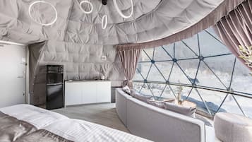 4 bedrooms, desk, iron/ironing board, free WiFi