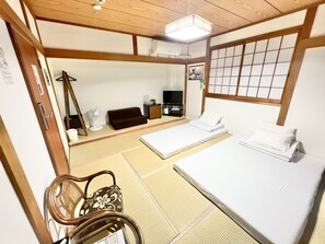 4 bedrooms, desk, iron/ironing board, free WiFi - Kansai Airport directlyStation 3minutes  4 rooms - 4 Japanesestyle rooms / Osaka Ōsaka (Osaka)