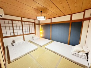 4 bedrooms, desk, iron/ironing board, free WiFi