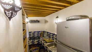 Frigorífic, microones, forn i placa de cuina