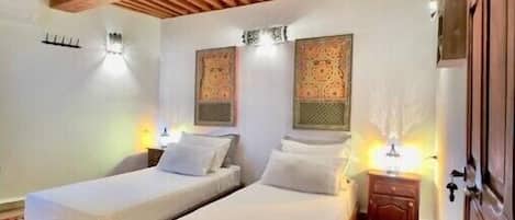 3 bedrooms, in-room safe, desk, iron/ironing board