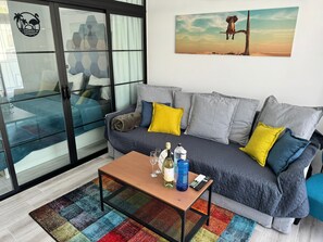 1 Schlafzimmer, Zimmersafe, Schreibtisch, Bügeleisen/Bügelbrett