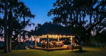 Cozy farm home 2 miles from Terra Nova and 14 miles from Lakewood Ranch.